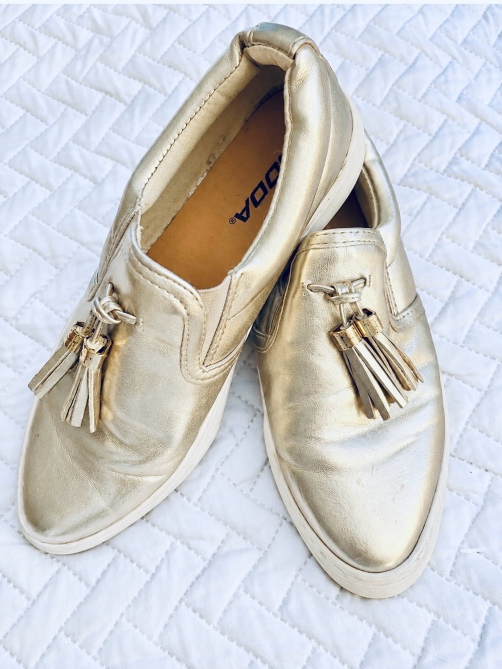 SODA Gold Slip-On Sneakers Tassel Loafers Women’s 6.5